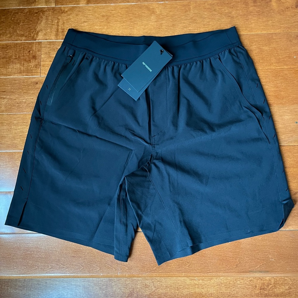 NWT Ten Thousand Black Interval Short (Liner) 7" Large
